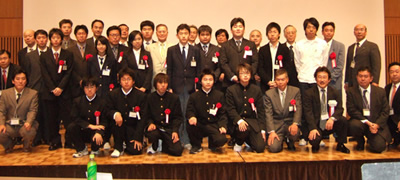 第15回わかやまソフトウェアコンテスト'06・<表彰式>記念撮影(入賞されたみなさま、審査委員、実行委員、事務局スタッフ)